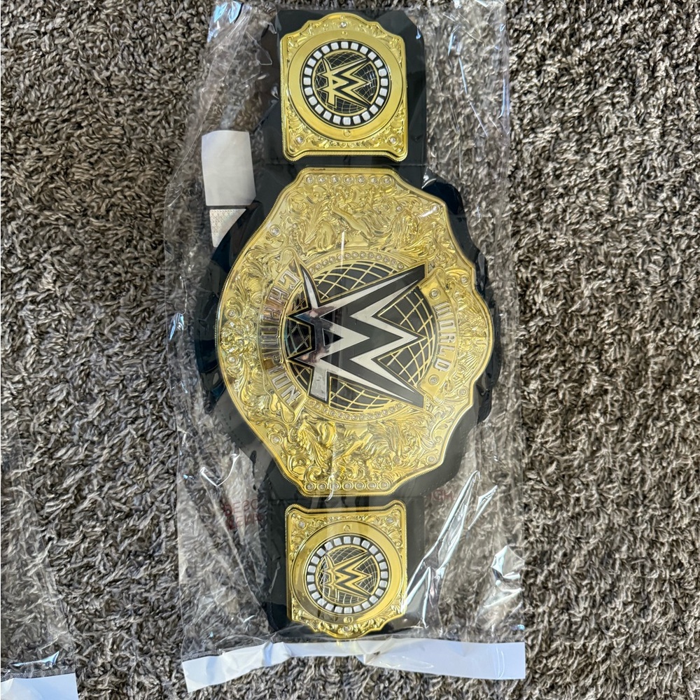 WWE WORLD HEAVYWEIGHT Championship TOY Belt in Gold and Black